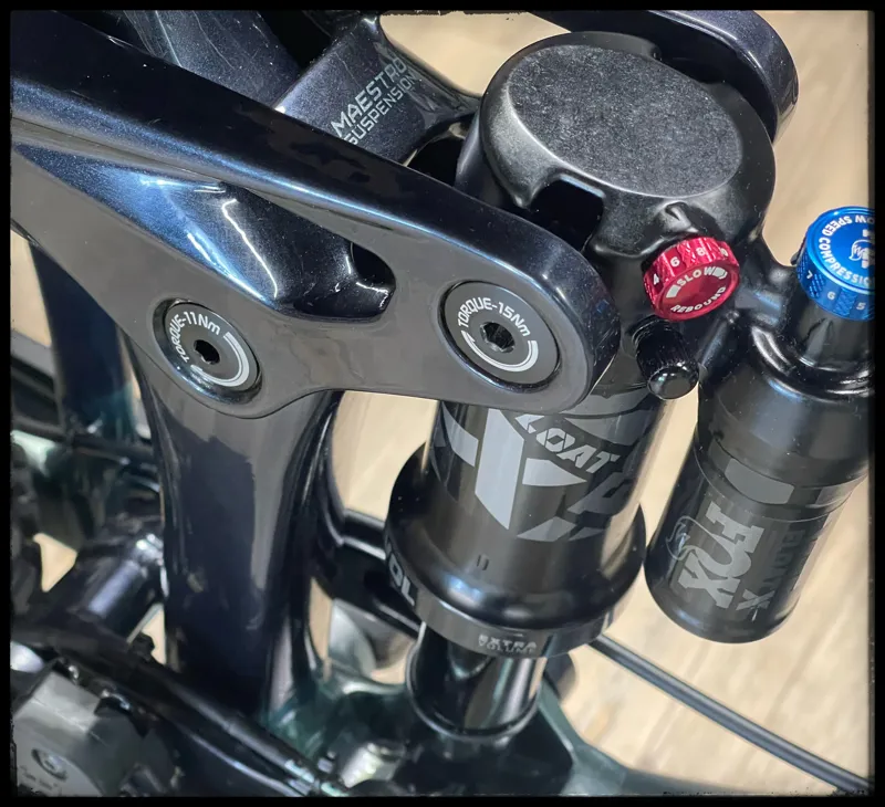 Giant Reign 1 Medium Airglow/Cold Night 2023-8